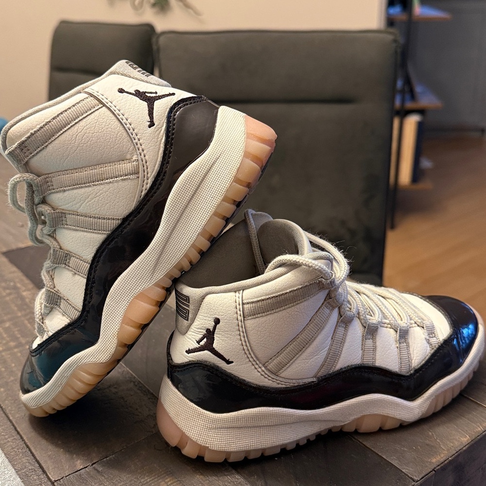 🏆 Nike Air Jordan 11 Neapolitan girls Kids White and Black High-Top Sneakers